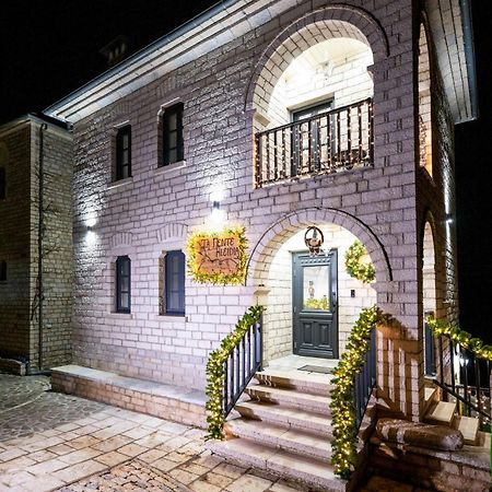 The Five Keys Hotel Monodendri Bagian luar foto