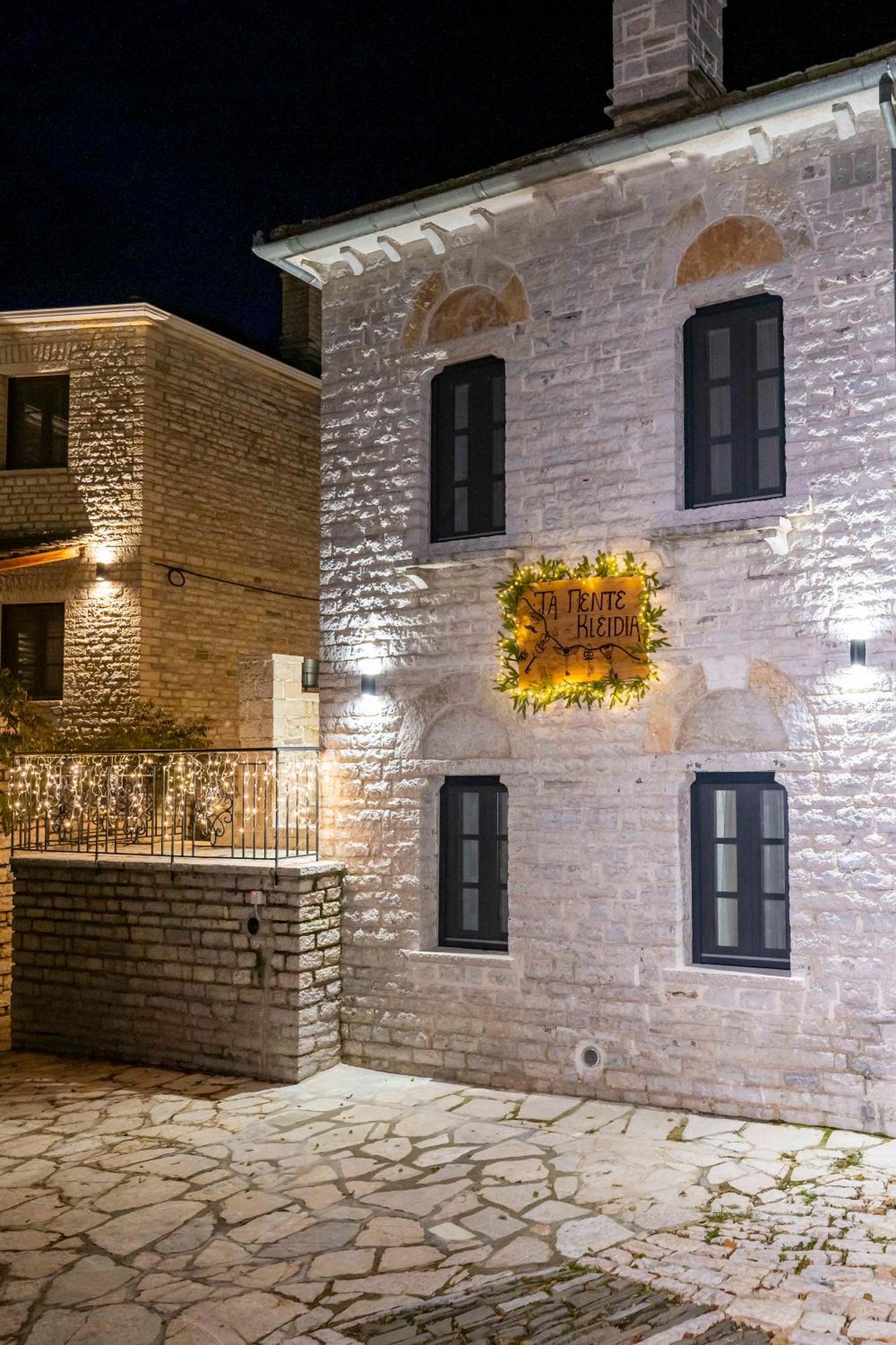 The Five Keys Hotel Monodendri Bagian luar foto