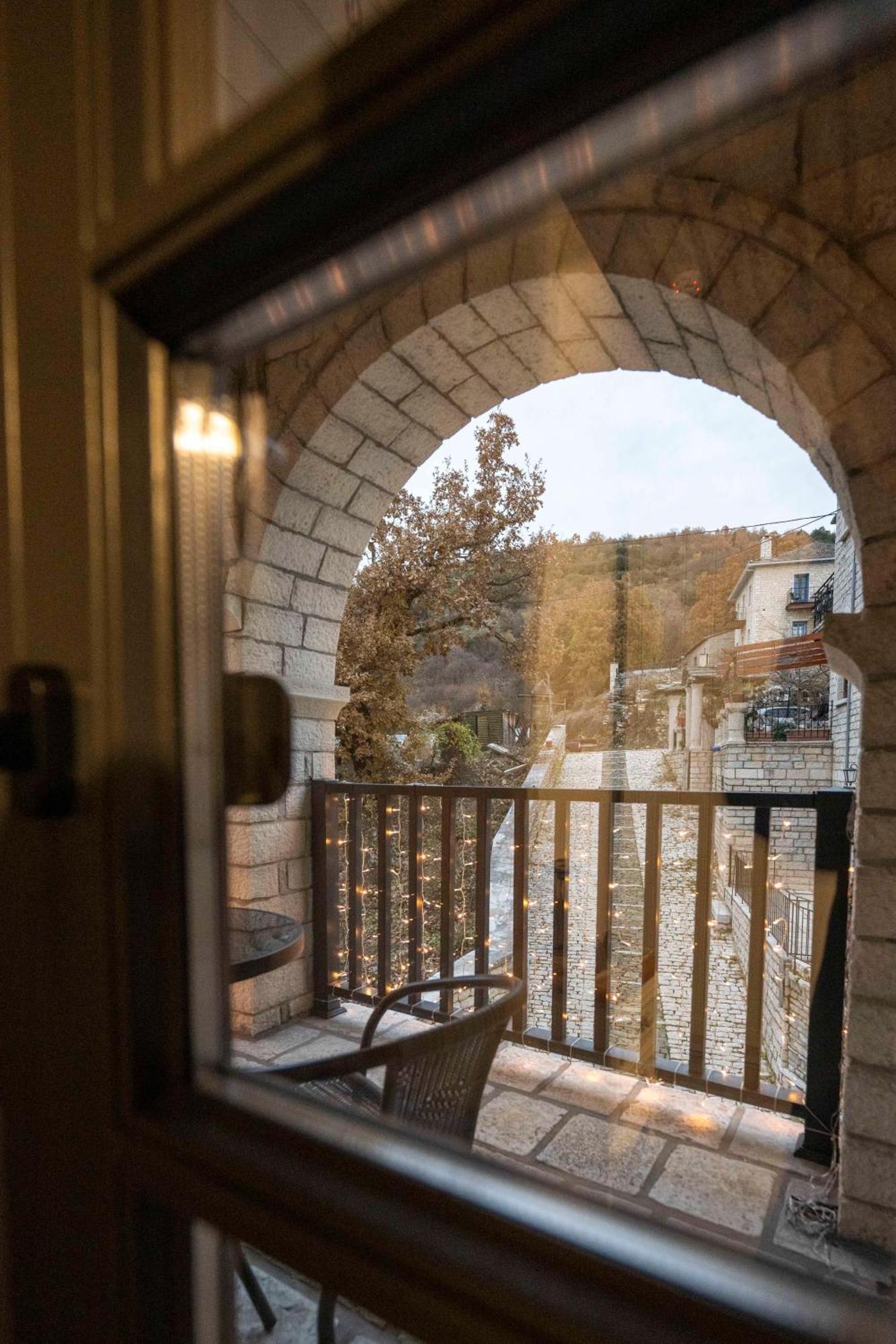 The Five Keys Hotel Monodendri Bagian luar foto