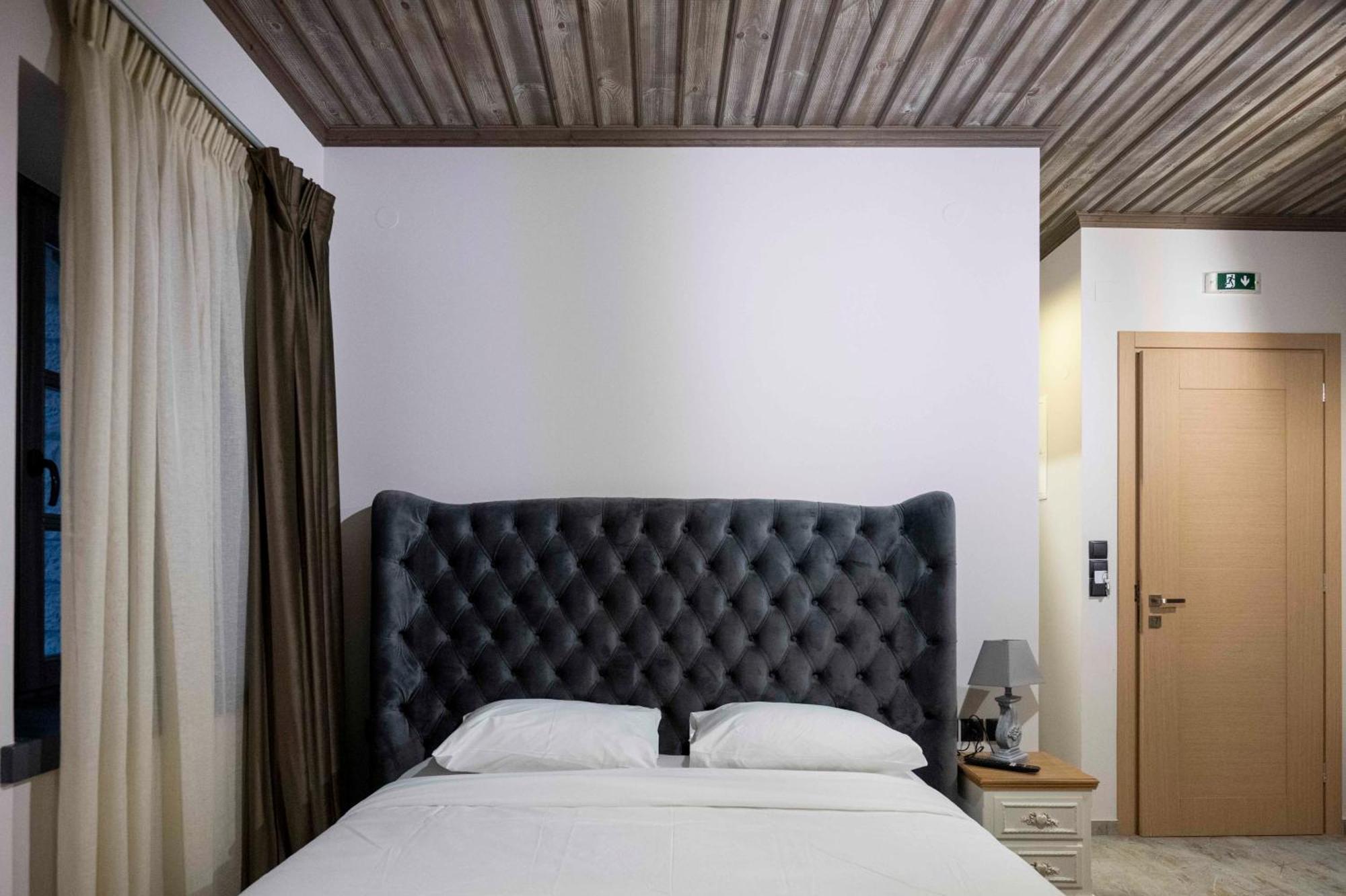 The Five Keys Hotel Monodendri Bagian luar foto