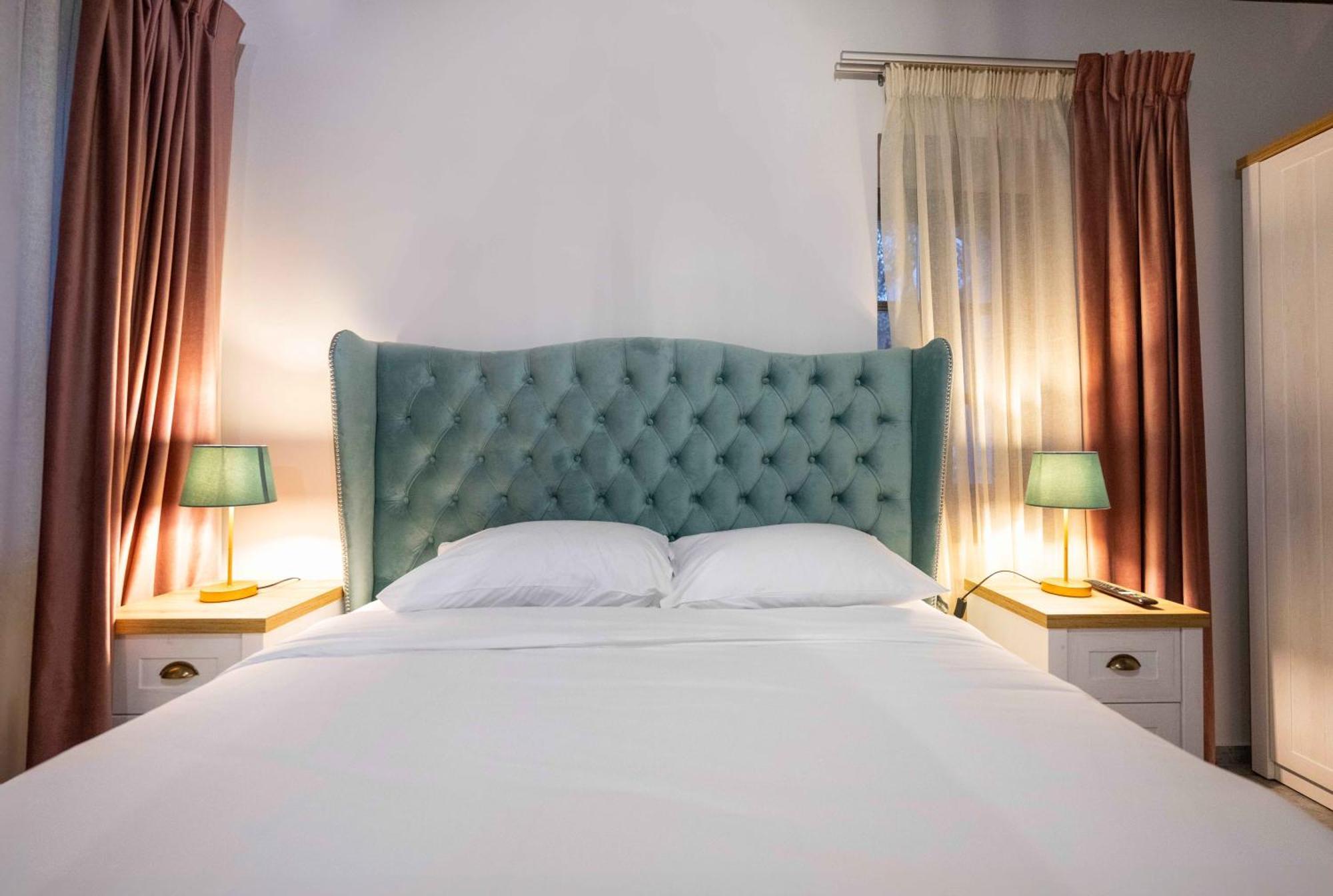 The Five Keys Hotel Monodendri Bagian luar foto