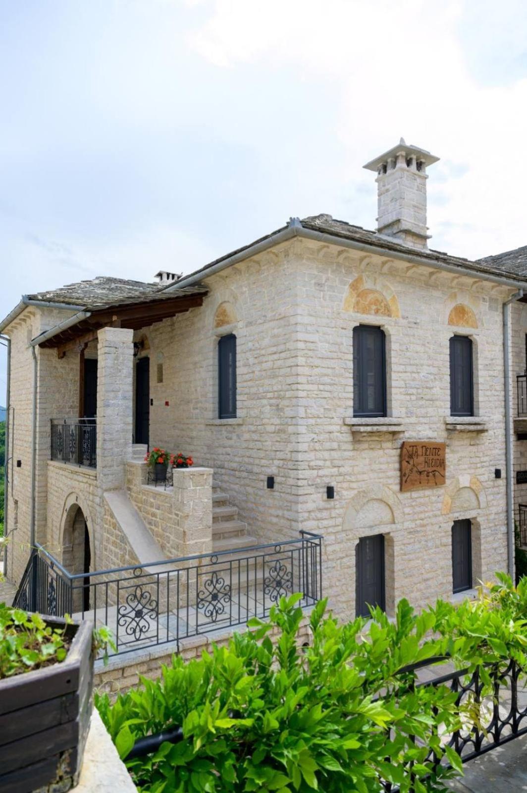 The Five Keys Hotel Monodendri Bagian luar foto